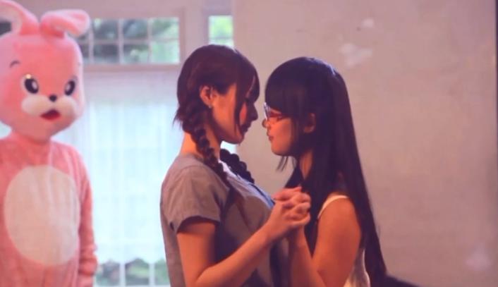 trương bá chi lộ ảnh sex Hai em xinh onlyfan cắt kéo với nhau